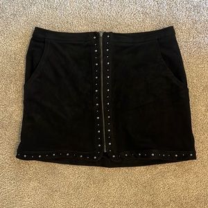 American Eagle Size 10 Black Suede Effect with Studs Mini Skirt Middle Zip